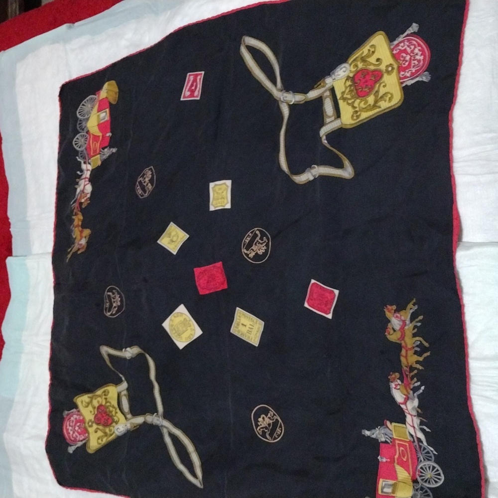 Stunning designer look vintage 25.5" square scarf.